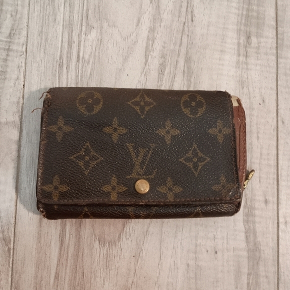 Louis Vuitton Handbags - Louis Vuitton Monogram Porte Monnaie Billets Tresor Wallet
